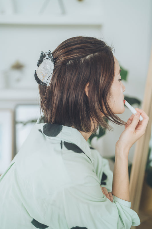 ハチワレ猫のヘアクリップ 陸の動物